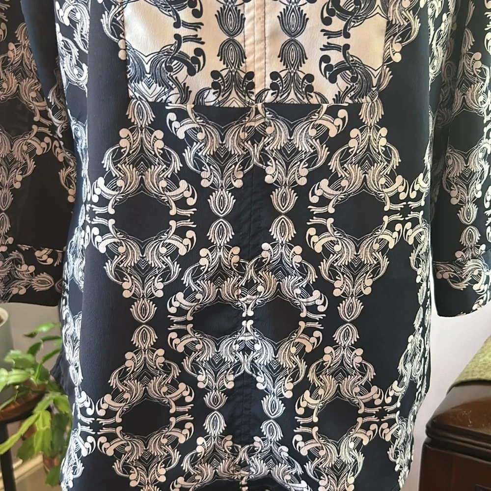 The Limited 3/4 length sleeves, black and crème blouse - Picture 3 of 8